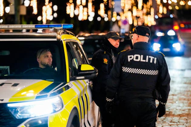 Nobels fredspris 2025 Oslo 20251209. Politi pa Karls Johans gate i Oslo tirsdag ettermiddag i forbindelse med utdelingen av Nobels Fredspris 2025. Den venezuelanske opposisjonslederen Maria Corina Machado far prisen for sitt utrettelige arbeid for a sikre demokratiske rettigheter for folket i Venezuela, og for sin kamp for en rettferdig og fredelig overgang fra diktatur til folkestyre. Foto: Ole Berg-Rusten NTB Oslo Norge 1419kB9wKMA EDITORIAL USE ONLY Ref:_BNC1419kB9wKMA.jpg Copyright: xOlexBerg-Rustenx xNTBx
