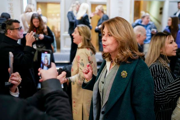 Nobels fredspris 2025 Oslo 20251209. Gjester ankommer Grand hotel i Oslo tirsdag ettermiddag i forbindelse med utdelingen av Nobels Fredspris 2025. Den venezuelanske opposisjonslederen Maria Corina Machado far prisen for sitt utrettelige arbeid for a sikre demokratiske rettigheter for folket i Venezuela, og for sin kamp for en rettferdig og fredelig overgang fra diktatur til folkestyre. Prisen deles ut under en seremoni i Oslo radhus pa onsdag. Foto: Cornelius Poppe NTB Oslo Norge iY0_VkRmB4w EDITORIAL USE ONLY Ref:_BNCiY0_VkRmB4w.jpg Copyright: xCorneliusxPoppex xNTBx