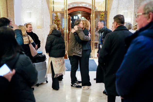 Nobels fredspris 2025 Oslo 20251209. Gjester ankommer Grand hotel i Oslo tirsdag ettermiddag i forbindelse med utdelingen av Nobels Fredspris 2025. Den venezuelanske opposisjonslederen Maria Corina Machado far prisen for sitt utrettelige arbeid for a sikre demokratiske rettigheter for folket i Venezuela, og for sin kamp for en rettferdig og fredelig overgang fra diktatur til folkestyre. Prisen deles ut under en seremoni i Oslo radhus pa onsdag. Foto: Cornelius Poppe NTB Oslo Norge JiwIbk4UxIE EDITORIAL USE ONLY Ref:_BNCJiwIbk4UxIE.jpg Copyright: xCorneliusxPoppex xNTBx