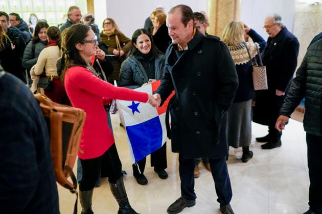 Nobels fredspris 2025 Oslo 20251209. Gjester ankommer Grand hotel i Oslo tirsdag ettermiddag i forbindelse med utdelingen av Nobels Fredspris 2025. Den venezuelanske opposisjonslederen Maria Corina Machado far prisen for sitt utrettelige arbeid for a sikre demokratiske rettigheter for folket i Venezuela, og for sin kamp for en rettferdig og fredelig overgang fra diktatur til folkestyre. Prisen deles ut under en seremoni i Oslo radhus pa onsdag. Foto: Cornelius Poppe NTB Oslo Norge lDnU1f5hdFY EDITORIAL USE ONLY Ref:_BNClDnU1f5hdFY.jpg Copyright: xCorneliusxPoppex xNTBx
