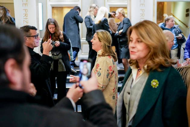 Nobels fredspris 2025 Oslo 20251209. Gjester ankommer Grand hotel i Oslo tirsdag ettermiddag i forbindelse med utdelingen av Nobels Fredspris 2025. Den venezuelanske opposisjonslederen Maria Corina Machado far prisen for sitt utrettelige arbeid for a sikre demokratiske rettigheter for folket i Venezuela, og for sin kamp for en rettferdig og fredelig overgang fra diktatur til folkestyre. Prisen deles ut under en seremoni i Oslo radhus pa onsdag. Foto: Cornelius Poppe NTB Oslo Norge qAW3cN6TMhM EDITORIAL USE ONLY Ref:_BNCqAW3cN6TMhM.jpg Copyright: xCorneliusxPoppex xNTBx