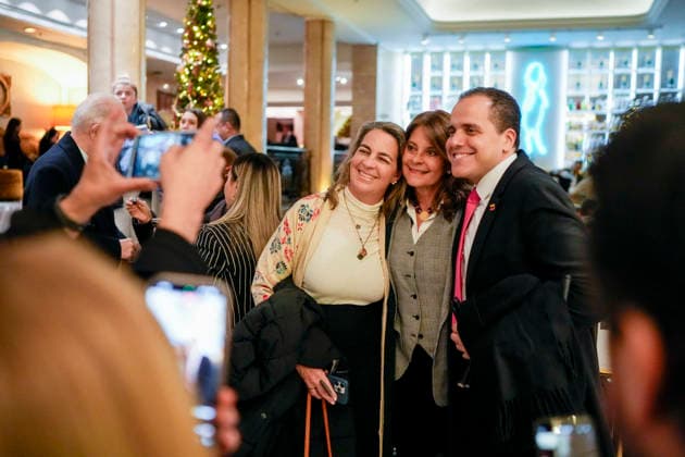 Nobels fredspris 2025 Oslo 20251209. Gjester ankommer Grand hotel i Oslo tirsdag ettermiddag i forbindelse med utdelingen av Nobels Fredspris 2025. Den venezuelanske opposisjonslederen Maria Corina Machado far prisen for sitt utrettelige arbeid for a sikre demokratiske rettigheter for folket i Venezuela, og for sin kamp for en rettferdig og fredelig overgang fra diktatur til folkestyre. Prisen deles ut under en seremoni i Oslo radhus pa onsdag. Foto: Cornelius Poppe NTB Oslo Norge QnQkwOOEWkQ EDITORIAL USE ONLY Ref:_BNCQnQkwOOEWkQ.jpg Copyright: xCorneliusxPoppex xNTBx