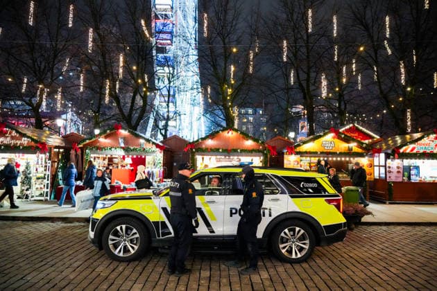 Nobels fredspris 2025 Oslo 20251209. Politi pa Karls Johans gate i Oslo tirsdag ettermiddag i forbindelse med utdelingen av Nobels Fredspris 2025. Den venezuelanske opposisjonslederen Maria Corina Machado far prisen for sitt utrettelige arbeid for a sikre demokratiske rettigheter for folket i Venezuela, og for sin kamp for en rettferdig og fredelig overgang fra diktatur til folkestyre. Foto: Ole Berg-Rusten NTB Oslo Norge Z-lbZ1lAPls EDITORIAL USE ONLY Ref:_BNCZ-lbZ1lAPls.jpg Copyright: xOlexBerg-Rustenx xNTBx