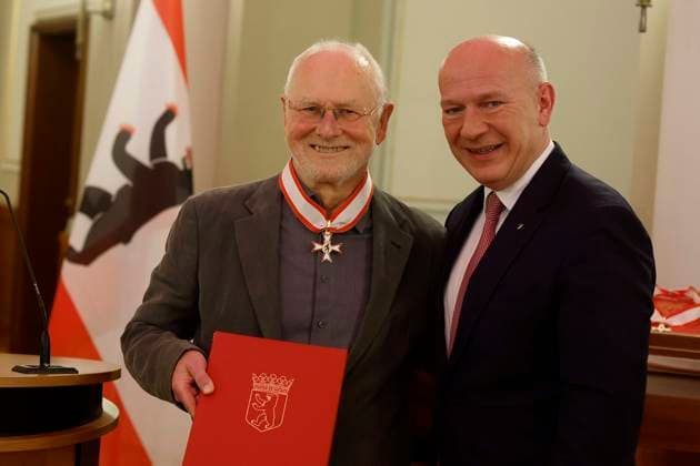09.12.2025, Lehrer Detlef Mücke, nachträgliche Verleihung des Verdienstordens des Landes Berlin im Rotes Rathaus in Berlin durch Kai Wegner, Regierender Bürgermeister, Berlin Deutschland, Germany