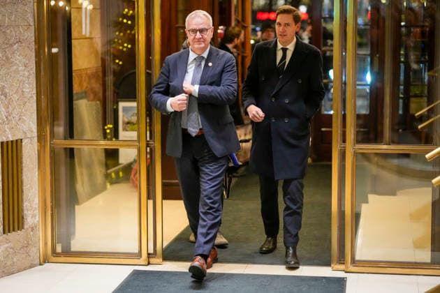Nobels fredspris 2025 Oslo 20251209. Direktor for Nobelinstituttet Kristian Berg Harpviken og leder for Den Norske Nobelkomite Jorgen Watne Frydnes ankommer Grand Hotel i Oslo tirsdag ettermiddag. Den venezuelanske opposisjonslederen Maria Corina Machado far prisen for sitt utrettelige arbeid for a sikre demokratiske rettigheter for folket i Venezuela, og for sin kamp for en rettferdig og fredelig overgang fra diktatur til folkestyre. Prisen deles ut under en seremoni i Oslo radhus pa onsdag. Foto: Cornelius Poppe NTB Oslo Norge kTHbnrKljbo EDITORIAL USE ONLY Ref:_POLkTHbnrKljbo.jpg Copyright: xCorneliusxPoppex xNTBx