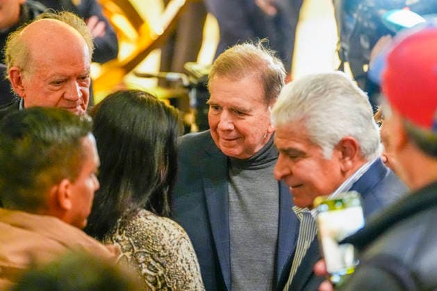 Nobels fredspris 2025 Oslo, Norway 20251209. Den venezuelanske opposisjonens presidentkandidat i presidentvalget i 2024, Edmondo Gonzales, tas i mot av Panamas president JosÃ Raul Mulino pa Grand Hotel i Oslo tirsdag ettermiddag. Den venezuelanske opposisjonslederen Maria Corina Machado far prisen for sitt utrettelige arbeid for a sikre demokratiske rettigheter for folket i Venezuela, og for sin kamp for en rettferdig og fredelig overgang fra diktatur til folkestyre. Prisen deles ut under en seremoni i Oslo radhus pa onsdag. Foto: Lise Aserud NTB Oslo Norway 5-OUySn7m7Y EDITORIAL USE ONLY Ref:_POL5-OUySn7m7Y.jpg Copyright: xLisexAserudxx xNTBx