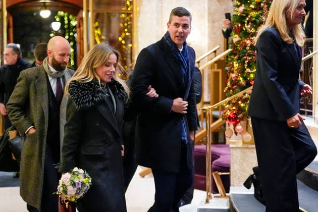 Nobels fredspris 2025 Oslo, Norway 20251209. Paraguays president Santiago Pena, og forstedame Leticia Ocampos ankommer Grand Hotel i Oslo tirsdag kveld. Den venezuelanske opposisjonslederen Maria Corina Machado far prisen for sitt utrettelige arbeid for a sikre demokratiske rettigheter for folket i Venezuela, og for sin kamp for en rettferdig og fredelig overgang fra diktatur til folkestyre. Prisen deles ut under en seremoni i Oslo radhus pa onsdag. Foto: Lise Aserud NTB Oslo Norway THVoGMBAKoQ EDITORIAL USE ONLY Ref:_POLTHVoGMBAKoQ.jpg Copyright: xLisexAserudxx xNTBx