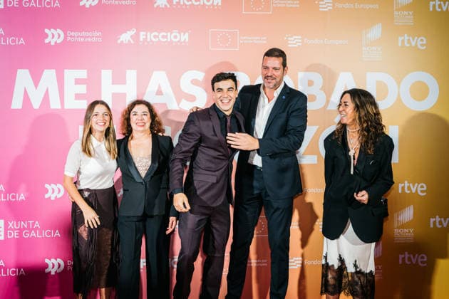 Premiere of the film Me has robado el corazón in Pontevedra I D The actress Ana Jara, the director Chus Gutiérrez, the actor Óscar Casas and the Regional Minister of Culture of the Xunta de Galicia, José López Campos, pose at the photocall for the premiere of the film Me has robado el corazón, at the Provincial Museum, on December 9, 2025, in Pontevedra, Galicia Spain The film, written and directed by Chus Gutiérrez, focuses on the contradictions of the system and the vital frustration of young people in todays Spain 09 DECEMBER 2025 PHOTOCALL PREMIERE MOVIE CINEMA ACTORS Pontevedra Galicia Galicia Pontevedra Galicia Galicia Spain Copyright: xBeatrizxCiscarx 7159448