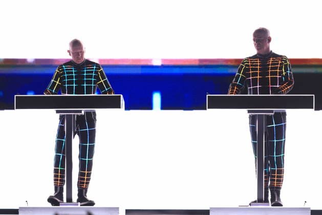 Kraftwerk, im Konzert live in der Uber Eats Music Hall, Berlin, mit Ralf Hütter, Henning Schmitz, Falk Grieffenhagen, Georg Bongartz, Berlin