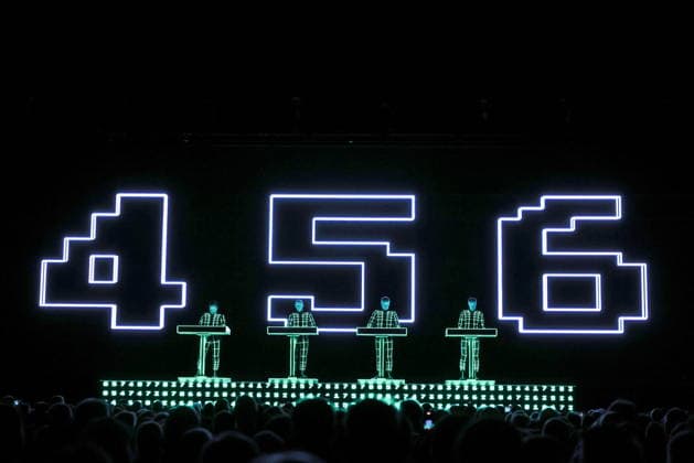 Kraftwerk, im Konzert live in der Uber Eats Music Hall, Berlin, mit Ralf Hütter, Henning Schmitz, Falk Grieffenhagen, Georg Bongartz, Berlin