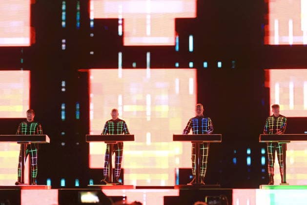 09.12.2025, Kraftwerk, im Konzert live in der Uber Eats Music Hall, Berlin, mit Ralf Hütter, Henning Schmitz, Falk Grieffenhagen, Georg Bongartz, Berlin
