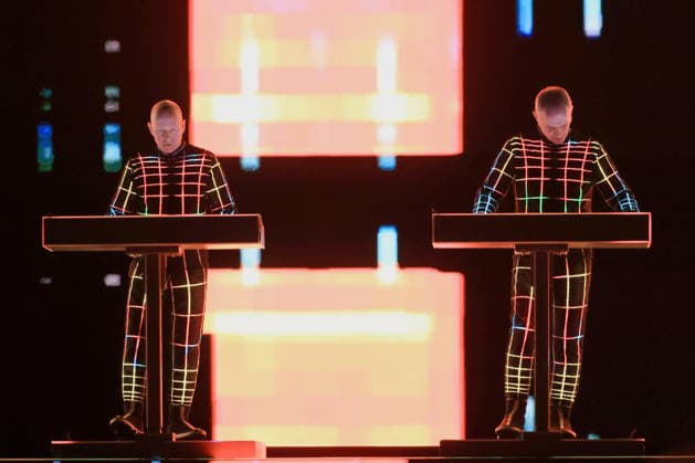 09.12.2025, Kraftwerk, im Konzert live in der Uber Eats Music Hall, Berlin, mit Ralf Hütter, Henning Schmitz, Falk Grieffenhagen, Georg Bongartz, Berlin
