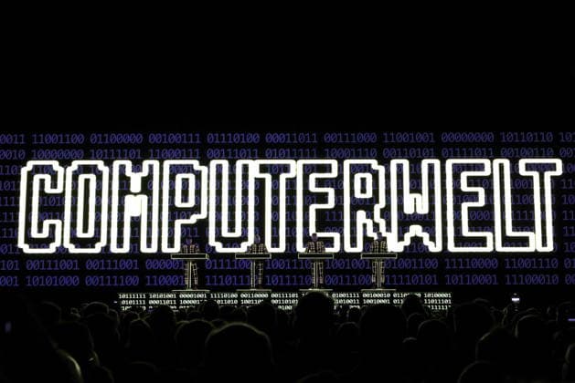 09.12.2025, Kraftwerk, im Konzert live in der Uber Eats Music Hall, Berlin, mit Ralf Hütter, Henning Schmitz, Falk Grieffenhagen, Georg Bongartz, Berlin
