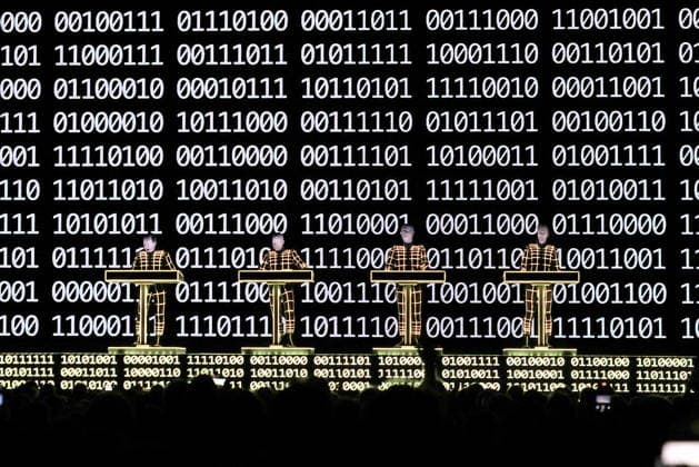 09.12.2025, Kraftwerk, im Konzert live in der Uber Eats Music Hall, Berlin, mit Ralf Hütter, Henning Schmitz, Falk Grieffenhagen, Georg Bongartz, Berlin