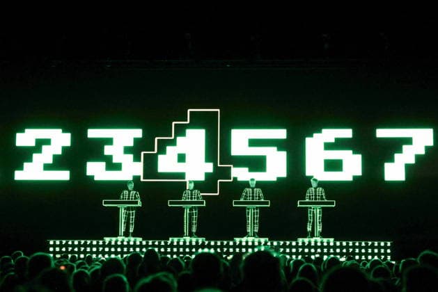 09.12.2025, Kraftwerk, im Konzert live in der Uber Eats Music Hall, Berlin, mit Ralf Hütter, Henning Schmitz, Falk Grieffenhagen, Georg Bongartz, Berlin