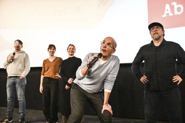 Stromberg Kino Tour im Revier - von Mülheim bis Dortmund mit u.a. C.M. Herbst und Bjärne Mädel ** NUR FÜR REDAKTIONELLE ZWECKE ** EDITORIAL USE ONLY **<p>Drehbuchautor Ralf Husmann mit den Schauspielern, Diana Staehly, Milena Dreißig, Bjärne Mädel und Christoph Maria Herbst (v.l.) sind am Dienstag, 09. Dezember 2025 bei der Stromberg Kino Tour im UCI in Bochum dabei. Deutschland NRW Bochum Copyright: VladimirxWegener