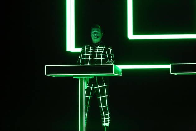 Ralf Hütter von der Band Kraftwerk bei einem Konzert in der Uber Eats Music Hall in Berlin, 9. Dezember 2025. Kraftwerk Konzert Berlin