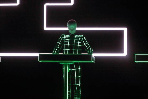 Falk Grieffenhagen von der Band Kraftwerk bei einem Konzert in der Uber Eats Music Hall in Berlin, 9. Dezember 2025. Kraftwerk Konzert Berlin