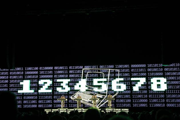 Ralf Hütter, Henning Schmitz, Falk Grieffenhagen und Georg Bongartz, v.l., von der Band Kraftwerk bei einem Konzert in der Uber Eats Music Hall in Berlin, 9. Dezember 2025. Kraftwerk Konzert Berlin