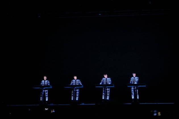 Ralf Hütter, Henning Schmitz, Falk Grieffenhagen und Georg Bongartz, v.l., von der Band Kraftwerk bei einem Konzert in der Uber Eats Music Hall in Berlin, 9. Dezember 2025. Kraftwerk Konzert Berlin *** Ralf Hütter, Henning Schmitz, Falk Grieffenhagen and Georg Bongartz, from left, from the band Kraftwerk at a concert in the Uber Eats Music Hall in Berlin, December 9, 2025 Kraftwerk concert Berlin