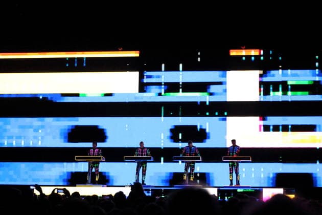 Ralf Hütter, Henning Schmitz, Falk Grieffenhagen und Georg Bongartz, v.l., von der Band Kraftwerk bei einem Konzert in der Uber Eats Music Hall in Berlin, 9. Dezember 2025. Kraftwerk Konzert Berlin
