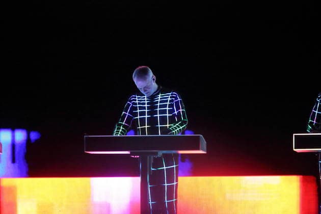 Falk Grieffenhagen von der Band Kraftwerk bei einem Konzert in der Uber Eats Music Hall in Berlin, 9. Dezember 2025. Kraftwerk Konzert Berlin