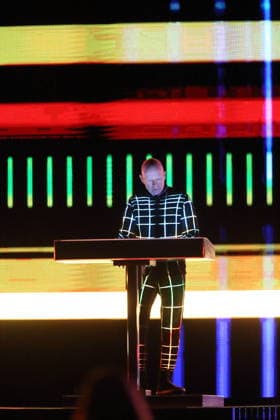 Henning Schmitz von der Band Kraftwerk bei einem Konzert in der Uber Eats Music Hall in Berlin, 9. Dezember 2025. Kraftwerk Konzert Berlin