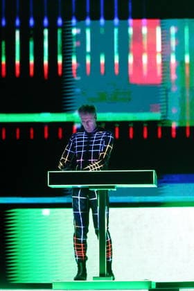 Georg Bongartz von der Band Kraftwerk bei einem Konzert in der Uber Eats Music Hall in Berlin, 9. Dezember 2025. Kraftwerk Konzert Berlin