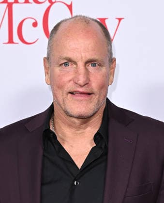 ˜Ella McCay™ World Premiere Woody Harrelson arriving to 20th Century Studios™ Ella McCay world premiere held at the El Capitan Theatre on December 9, 2025 in Hollywood, Ca. Hollywood El Capitan Theatre California USA Copyright: xStarbuck AFF-USA.COMx