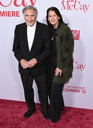 ˜Ella McCay™ World Premiere Judd Hirsch and Kathryn Danielle Hirsch arriving to 20th Century Studios™ Ella McCay world premiere held at the El Capitan Theatre on December 9, 2025 in Hollywood, Ca. Hollywood El Capitan Theatre California USA Copyright: xStarbuck AFF-USA.COMx