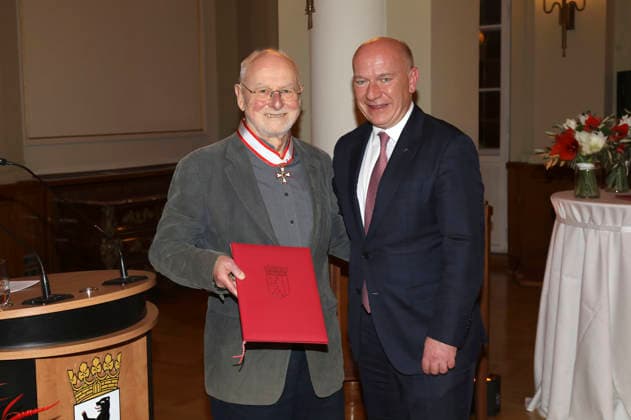 Detlef Mücke und Kai Wegner bei den nachträgliche Verleihungen des Verdienstordens des Landes Berlin im Roten Rathaus. Berlin, 09.12.2025