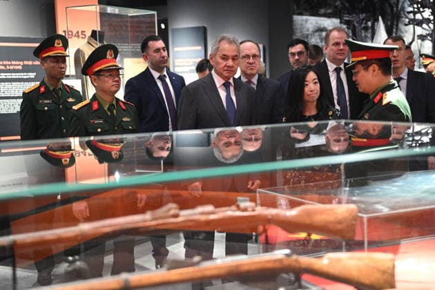 VIETNAM, HANOI - DECEMBER 10, 2025: Russian Security Council Secretary Sergei Shoigu visits the Vietnam Military History Museum Hanoi Vietnam  - ZUMAt113 20251210_zaa_t113_006 Copyright: xKirillxZykovx