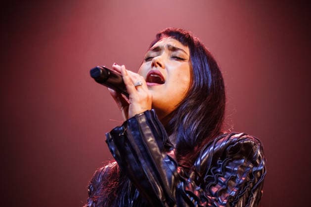 Entertainment Bilder des Tages Joy Crookes live in Oslo, Norway Oslo, Norway. 09th, December 2025. The British singer and musician Joy Crookes performs a live concert at Rockefeller in Oslo. Norway, Oslo  Copyright: xGonzalesxPhoto KetilxMartinsenx