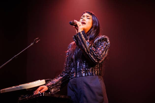 Joy Crookes live in Oslo, Norway Oslo, Norway. 09th, December 2025. The British singer and musician Joy Crookes performs a live concert at Rockefeller in Oslo. Norway, Oslo  Copyright: xGonzalesxPhoto KetilxMartinsenx