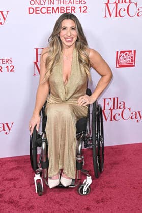 Chelsie Hill bei der Weltpremiere des Kinofilms Ella McCay im El Capitan Theatre. Los Angeles, 09.12.2025