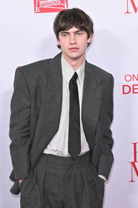 Spike Fearn bei der Weltpremiere des Kinofilms Ella McCay im El Capitan Theatre. Los Angeles, 09.12.2025