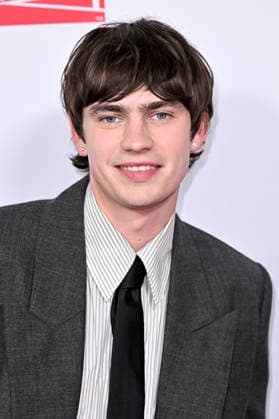 Spike Fearn bei der Weltpremiere des Kinofilms Ella McCay im El Capitan Theatre. Los Angeles, 09.12.2025