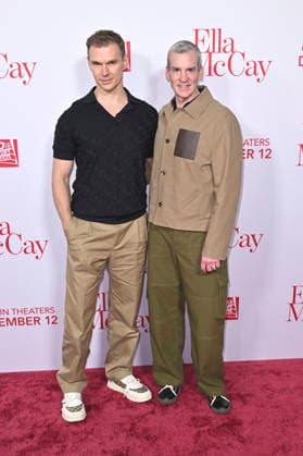 Robbie Kruithoff und Ryan Ross bei der Weltpremiere des Kinofilms Ella McCay im El Capitan Theatre. Los Angeles, 09.12.2025