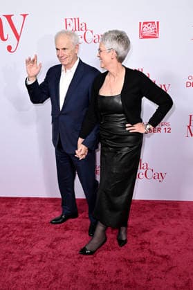 Christopher Guest mit Ehefrau Jamie Lee Curtis bei der Weltpremiere des Kinofilms Ella McCay im El Capitan Theatre. Los Angeles, 09.12.2025