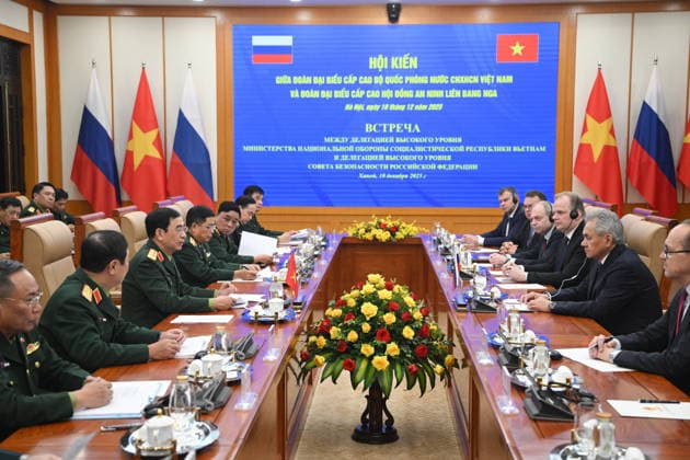VIETNAM, HANOI - DECEMBER 10, 2025: Russian Security Council Secretary Sergei Shoigu (2nd R) and Vietnam s Minister of National Defence General Phan Van Giang (3rd L) hold a meeting Hanoi Vietnam  - ZUMAt113 20251210_zaa_t113_094 Copyright: xKirillxZykovx
