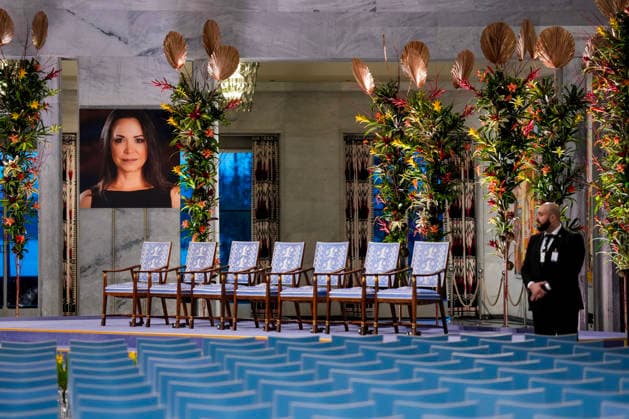Nobels fredspris 2025 Oslo 20251210. Et bilde av Nobels fredsprismottaker Maria Corina Machado i Oslo Radhus for utdelingen av Nobels fredspris. Den venezuelanske opposisjonslederen Maria Corina Machado far prisen for sitt utrettelige arbeid for a sikre demokratiske rettigheter for folket i Venezuela, og for sin kamp for en rettferdig og fredelig overgang fra diktatur til folkestyre. Pa grunn av omstendighetene i hjemlandet Venezuela kunne ikke Nobels fredsprismottaker delta pa utdelingen i Norge. Foto: Ole Berg-Rusten NTB POOL Oslo Norge k8GtUaNx7gs EDITORIAL USE ONLY Ref:_BNCk8GtUaNx7gs.jpg Copyright: xOlexBerg-Rustenx xNTBx