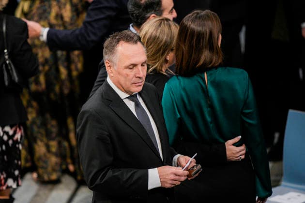 Nobels fredspris 2025 Oslo 20251210. Forsvarsminister Tore O. Sandvik (Ap) ankommer Oslo Radhus for utdelingen av Nobels fredspris. Datteren til Nobels fredsprismottaker, Ana Corina Sosa, tar i mot prisen pa vegne av sin mor. Den venezuelanske opposisjonslederen Maria Corina Machado far prisen for sitt utrettelige arbeid for a sikre demokratiske rettigheter for folket i Venezuela, og for sin kamp for en rettferdig og fredelig overgang fra diktatur til folkestyre. Pa grunn av omstendighetene i hjemlandet Venezuela kunne ikke Nobels fredsprismottaker delta pa utdelingen i Norge. Foto: Stian Lysberg Solum NTB Oslo Norge lcqNPEaLIys EDITORIAL USE ONLY Ref:_BNC_POLlcqNPEaLIys.jpg Copyright: xStianxLysbergxSolumx xNTBx