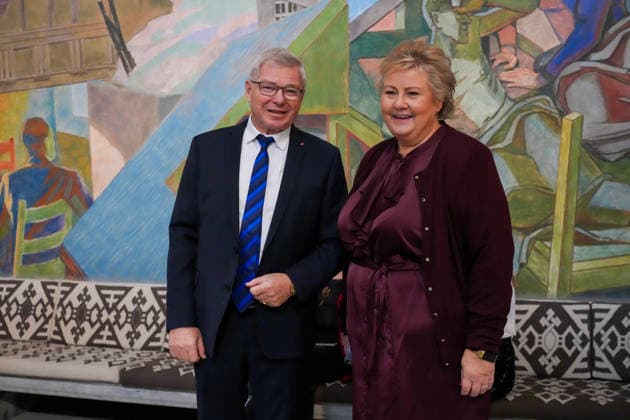 Nobels fredspris 2025 Oslo 20251210. Kjell Magne Bondevik og Erna Solberg (H) ankommer Oslo Radhus for utdelingen av Nobels fredspris. Datteren til Nobels fredsprismottaker, Ana Corina Sosa, tar i mot prisen pa vegne av sin mor. Den venezuelanske opposisjonslederen Maria Corina Machado far prisen for sitt utrettelige arbeid for a sikre demokratiske rettigheter for folket i Venezuela, og for sin kamp for en rettferdig og fredelig overgang fra diktatur til folkestyre. Pa grunn av omstendighetene i hjemlandet Venezuela kunne ikke Nobels fredsprismottaker delta pa utdelingen i Norge. Foto: Ole Berg-Rusten NTB POOL Oslo Norge 1gNKLTXbuk0 EDITORIAL USE ONLY Ref:_BNC1gNKLTXbuk0.jpg Copyright: xOlexBerg-Rustenx xNTBx