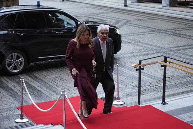 Nobels fredspris 2025 Oslo 20251210. Panamas president Jose Raul Mulino ankommer Oslo Radhus for utdelingen av Nobels fredspris. Datteren til Nobels fredsprismottaker, Ana Corina Sosa, tar i mot prisen pa vegne av sin mor. Den venezuelanske opposisjonslederen Maria Corina Machado far prisen for sitt utrettelige arbeid for a sikre demokratiske rettigheter for folket i Venezuela, og for sin kamp for en rettferdig og fredelig overgang fra diktatur til folkestyre. Pa grunn av omstendighetene i hjemlandet Venezuela kunne ikke Nobels fredsprismottaker delta pa utdelingen i Norge. Foto: Gorm Kallestad NTB Oslo Norge 3Ig0-c6J_C8 EDITORIAL USE ONLY Ref:_BNC3Ig0-c6J_C8.jpg Copyright: xGormxKallestadx xNTBx