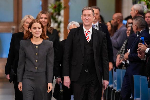 Nobels fredspris 2025 Oslo 20251210. Datteren til Nobels fredsprismottaker, Ana Corina Sosa, sammen med Nobelkomiteen ankommer utdelingen av Nobels fredspris i Oslo radhus. Den venezuelanske opposisjonslederen Maria Corina Machado far prisen for sitt utrettelige arbeid for a sikre demokratiske rettigheter for folket i Venezuela, og for sin kamp for en rettferdig og fredelig overgang fra diktatur til folkestyre. Pa grunn av omstendighetene i hjemlandet Venezuela kunne ikke Nobels fredsprismottaker delta pa utdelingen i Norge. Foto: Ole Berg-Rusten NTB POOL Oslo Norge e58Bj-XSPWQ EDITORIAL USE ONLY Ref:_BNCe58Bj-XSPWQ.jpg Copyright: xOlexBerg-Rustenx xNTBx