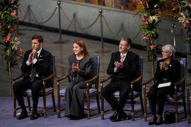 Nobels fredspris 2025 Oslo 20251210. Datteren til Nobels fredsprismottaker, Ana Corina Sosa under utdelingen av Nobels fredspris i Oslo radhus. Den venezuelanske opposisjonslederen Maria Corina Machado far prisen for sitt utrettelige arbeid for a sikre demokratiske rettigheter for folket i Venezuela, og for sin kamp for en rettferdig og fredelig overgang fra diktatur til folkestyre. Pa grunn av omstendighetene i hjemlandet Venezuela kunne ikke Nobels fredsprismottaker delta pa utdelingen i Norge. Foto: Stian Lysberg Solum NTB Oslo Norge 0zqIis6JxUc EDITORIAL USE ONLY Ref:_BNC0zqIis6JxUc.jpg Copyright: xStianxLysbergxSolumx xNTBx