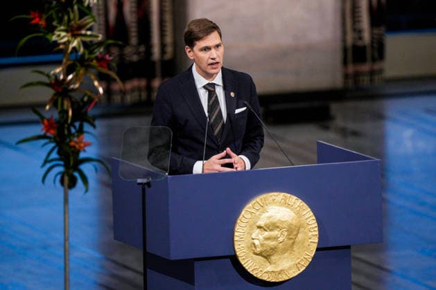 Nobels fredspris 2025 Oslo 20251210. Direktor i Nobelinstituttet Kristian Berg Harpviken under utdelingen av Nobels fredspris i Oslo radhus. Den venezuelanske opposisjonslederen Maria Corina Machado far prisen for sitt utrettelige arbeid for a sikre demokratiske rettigheter for folket i Venezuela, og for sin kamp for en rettferdig og fredelig overgang fra diktatur til folkestyre. Pa grunn av omstendighetene i hjemlandet Venezuela kunne ikke Nobels fredsprismottaker delta pa utdelingen i Norge. Foto: Stian Lysberg Solum NTB Oslo Norge cwbju9NDdTA EDITORIAL USE ONLY Ref:_BNCcwbju9NDdTA.jpg Copyright: xStianxLysbergxSolumx xNTBx