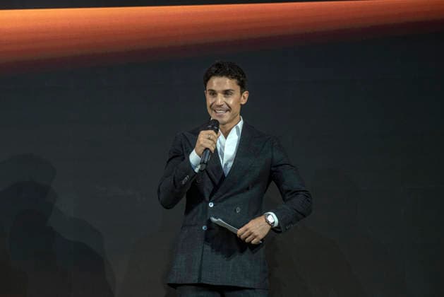 El Mago Pop offers a press conference in Barcelona surrounded by Hollywood stars Álex González during the press conference of El Mago Pop held at the Teatre Victòria, on December 10, 2025, in Barcelona Spain FAMOUSES MAGIC MAGIC ACTOR ACTRESS HOLLYWOOD Barcelona Barcelona Spain  Copyright: xDavidxOllerx 7160713