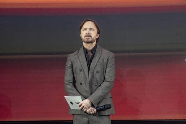 The Magician Pop holds a press conference in Barcelona surrounded by Hollywood stars Aaron Paul during the press conference of The Magician Pop held at the Teatre Victòria, on December 10, 2025, in Barcelona Spain FAMOUS MAGIC MAGIC ACTOR ACTRESS HOLLYWOOD Barcelona Barcelona Spain  Copyright: xDavidxOllerx 7160717