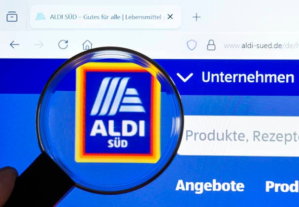 Aldi Süd, website, Internet, Lupe, Monitor *** Aldi Süd, website, Internet, magnifying glass, monitor